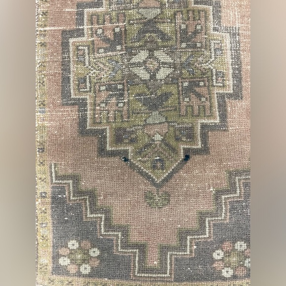 VINTAGE Turkish Rug - Picture 3 of 4